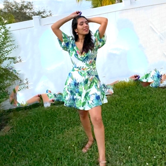 Knee Length Short Sleeve Flying Tomato Dresses for Women - Picture 1 of 4